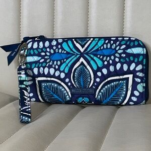 Vera Bradley Blue Island Medallion Large Zip Around Phone Wristlet 8"x4.5" NWOT